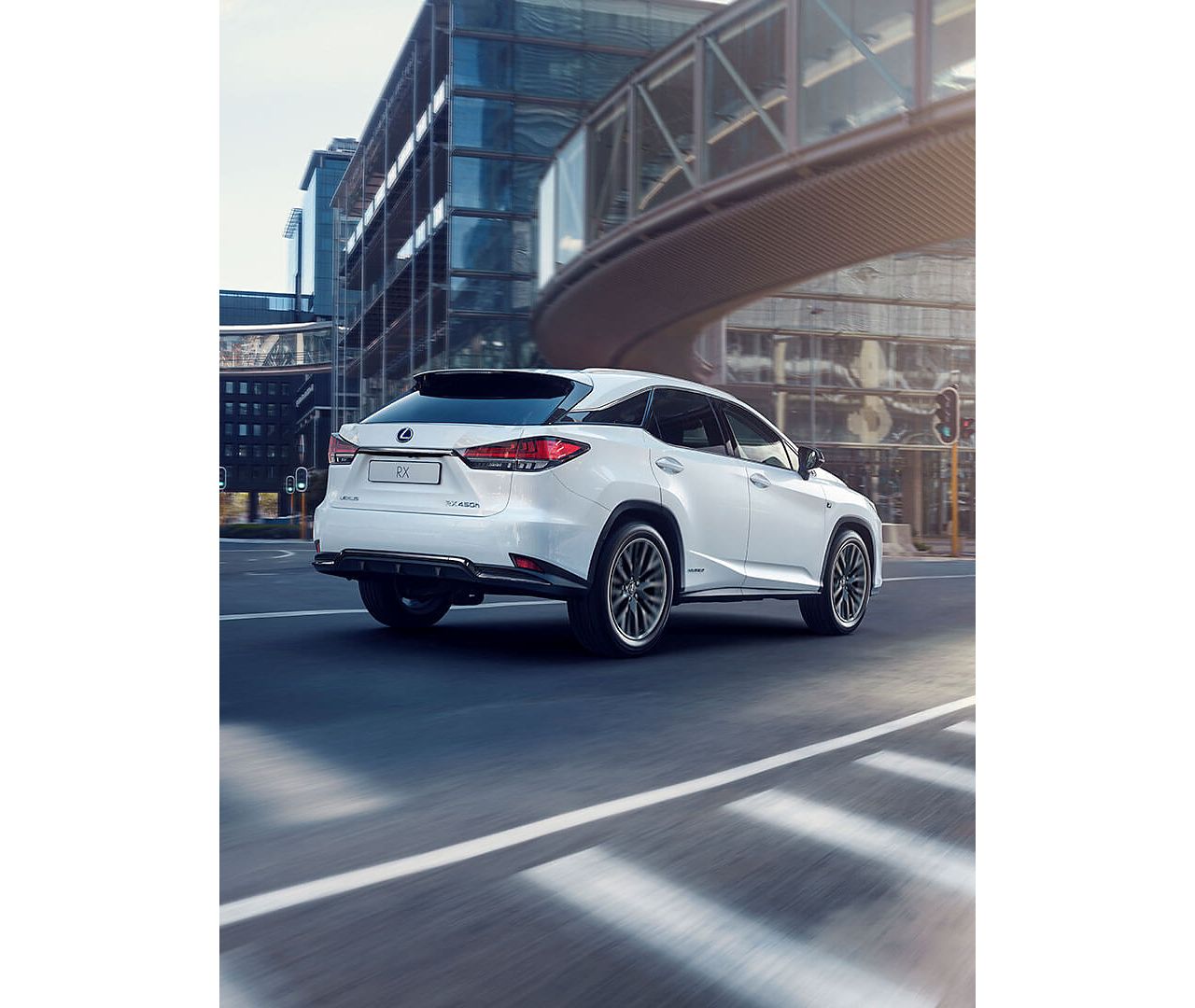 Lexus self charging sales hybrid car